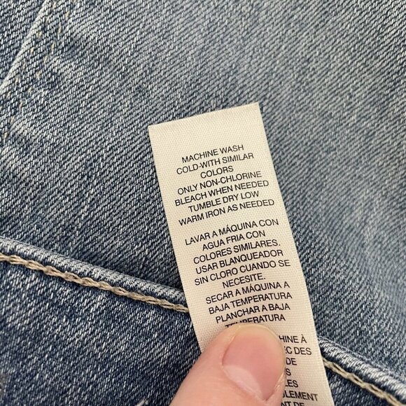 Chicos Platinum Collection Wmn 1.5 / 10 Light Wash Denim Straight Leg Crop Jeans - Picture 9 of 9